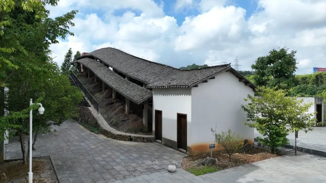 卧龙窑身 · 白墙黛瓦 实景