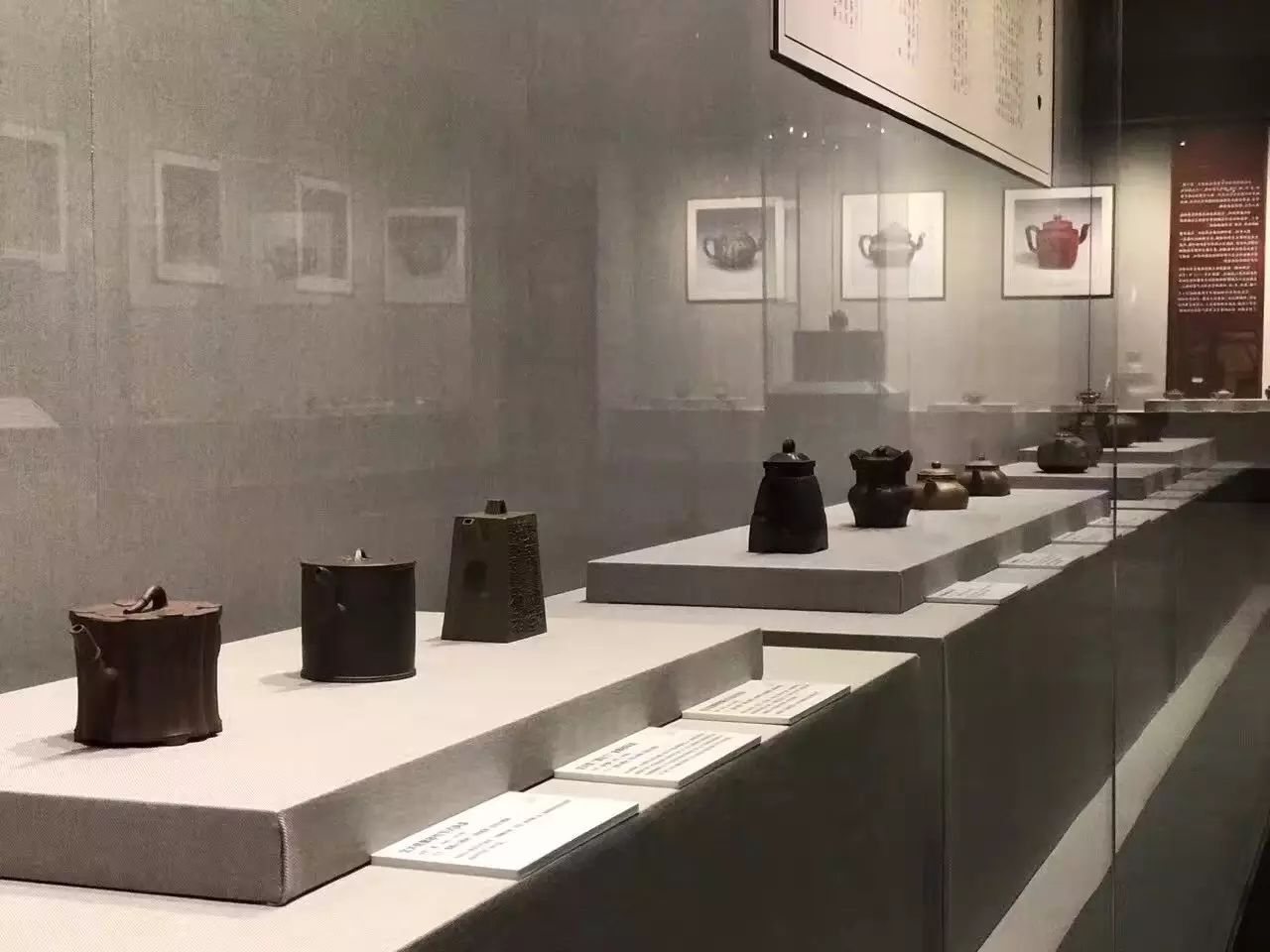 历代紫砂 · 展柜长廊 实景